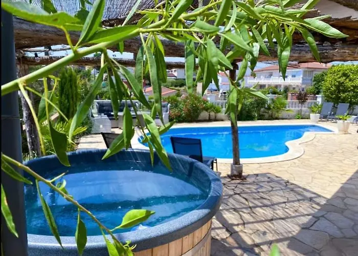 Casa Felic, 6 People, Fireplace And Hottub *